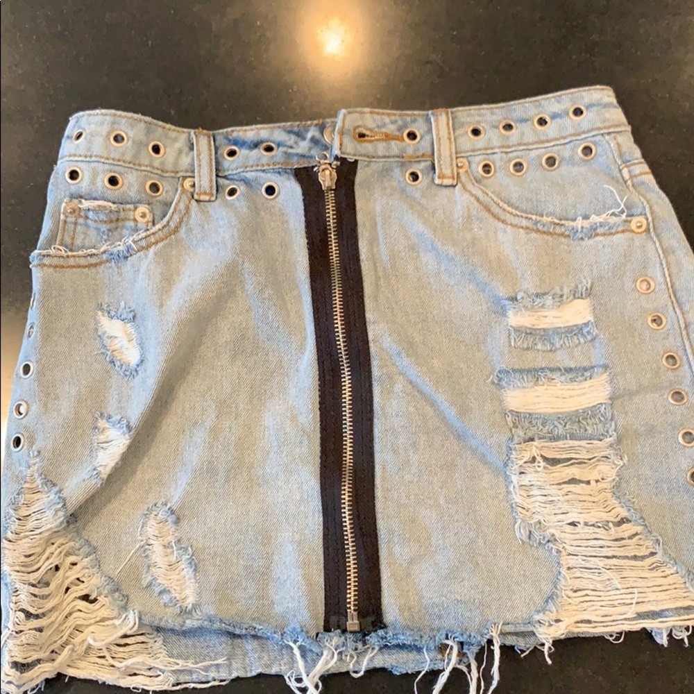 Signature 8 Front Zipper Denim Skirt